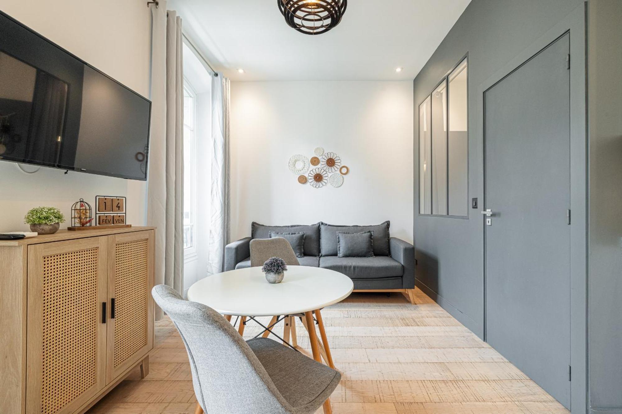 Cozy 1 Bdr Downtown